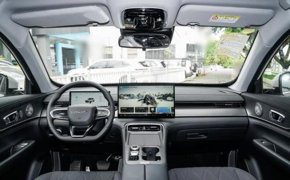 全新瑞虎8 PLUS：通勤生活的全能伴侣