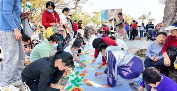 亲子家庭花海徒步，共绘美丽乡村新图景