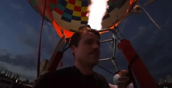 从“鬼城”到感动：一个美国博主在鄂尔多斯的意外之旅