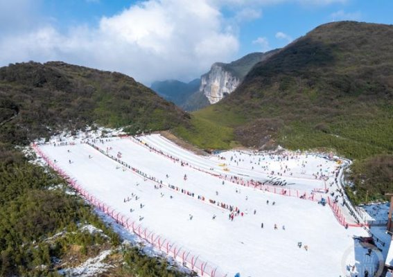 金佛山滑雪季再掀热潮，冰雪经济为南川注入新动力