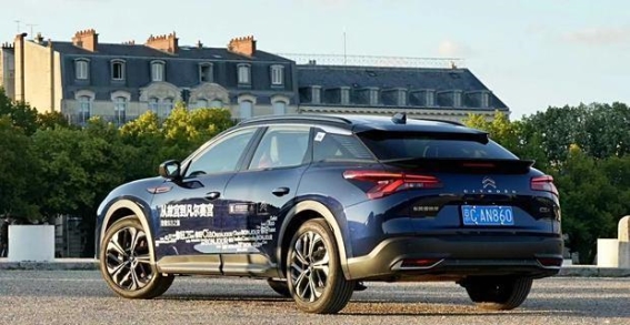 从故宫到凡尔赛宫：中法文化的汽车传奇