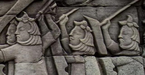 吴哥微笑与巴扬寺的时光倒影