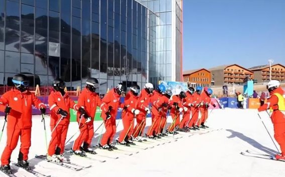 冰雪经济新动能，广武滑雪场引领冬季旅游新潮流