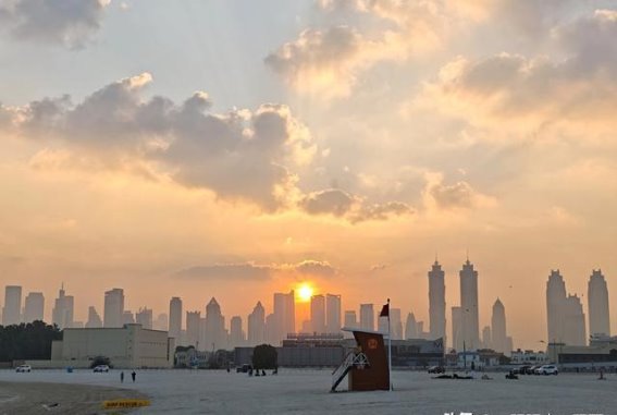穿越迪拜：从阿拉伯早餐到奢华购物天堂的奇妙之旅