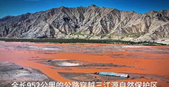 西北海西的自然奇观：德马高速沿途的壮丽景色