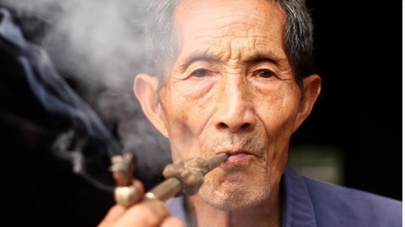 70岁男子每天不断吸烟，医生检查后震惊：你每天都在做什么？