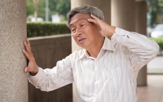 65岁后，走路时这些变化不容忽视，可能是心脏病的警告