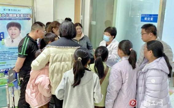王军专家助力曲靖儿童视力健康，科学防控近视