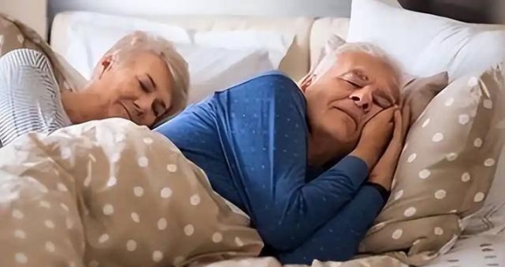 过了70岁后，睡眠质量更重要：如何调整作息与睡眠方式