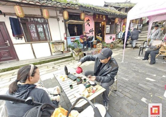 春日踏青，艾叶古镇茶吧群落的文旅新风潮