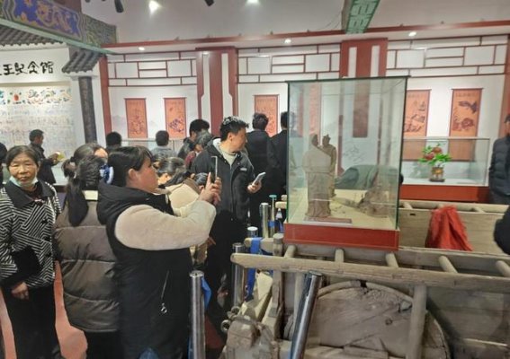 龙王冯庙会：百年传统焕发新活力，文化与经济携手前行