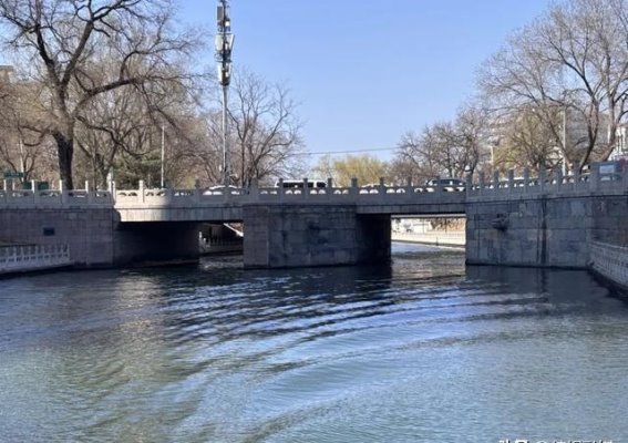 京城春水悠悠，皇家御河上的历史与风光之旅
