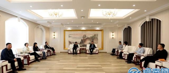 东山县委书记何霭会见客商，共商发展合作新机遇