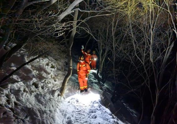 雪后迷途：平谷山顶的紧急救援