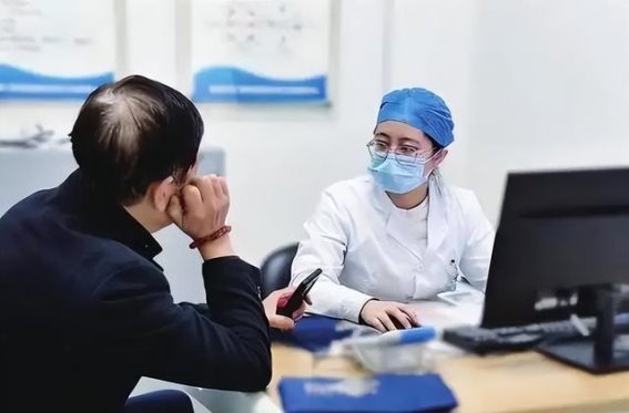 为何老年人爬楼梯容易腿软？三种食材助力补肾补钙，重拾活力