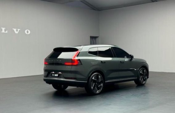 全新沃尔沃XC70亮相：中大型插电混动SUV，续航超200公