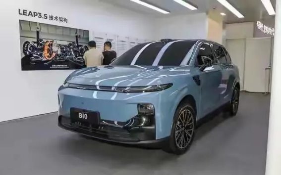 零跑B10：9.98万起的国民神车，低价高配引爆市场