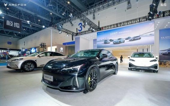 14万起，3.7秒破百+5C超充，小米SU7遇强敌，极狐新势力之崛起