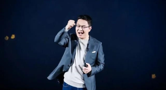 小米SU7的自信逆袭：销量和品牌力的双重制胜