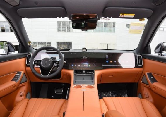 问界M8：高端MPV市场中的王者之选