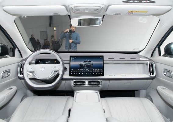 零跑B10的“值”所在：外观、内饰与动力的完美平衡