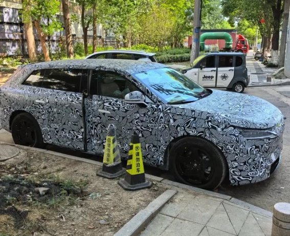 智界R9谍照曝光，未来大型SUV的设计与性能潜力