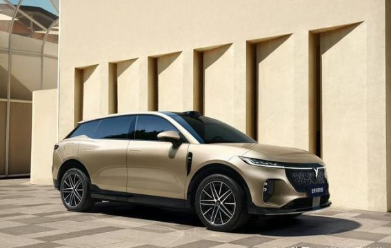 岚图知音内饰提前曝光：家族化设计与未来感灯光系统打造全新驾乘体验