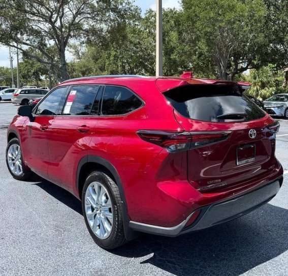 2025款汉兰达海外版曝光：细节微调，动力系统保持不变