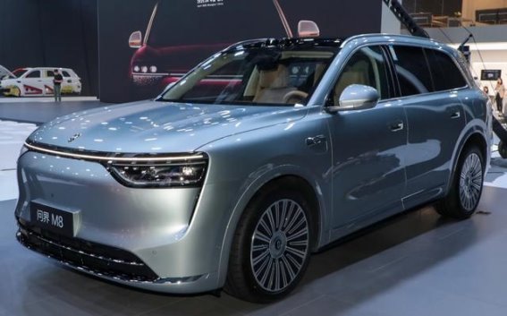 问界M8与理想L9：智能化与空间大比拼