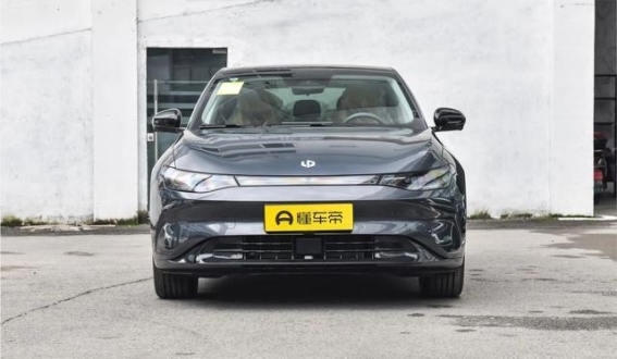 零跑C01试驾体验：10万预算的中大型轿车，超乎想象的豪华配置