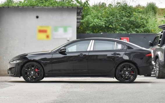 捷豹XEL 2025款 2.0T 250PS R-DYNAMIC 90周年典藏版：豪华轿车新选择