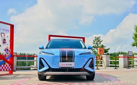 孙颖莎与红旗天工：从赛场到街头的年轻化变革