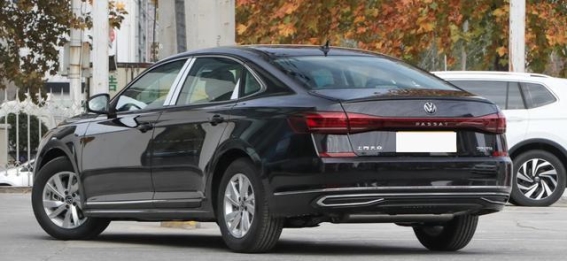 帕萨特价格降至12万，成为实用代步车新宠