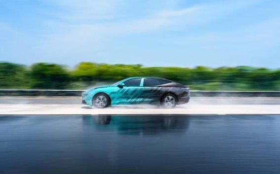 领克10EM-P全系高配引领插混新标杆 智能安全普及成行业趋势