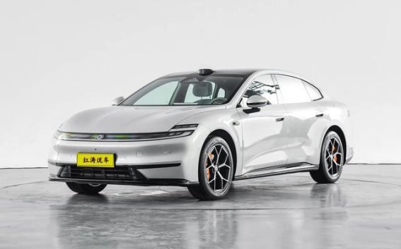 长安启源A06实车亮相 中大型轿车激光雷达加持纯电增程多动力选择