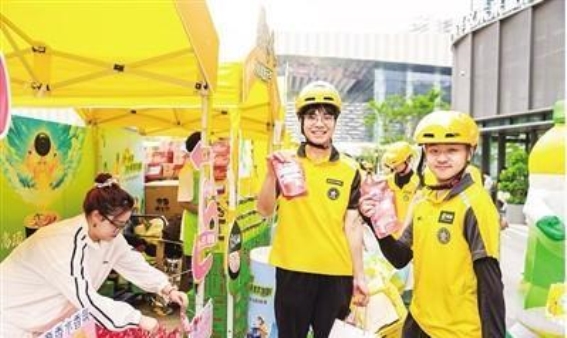 美团夏季冰饮福利车在深圳启动 骑手关怀体系持续升级