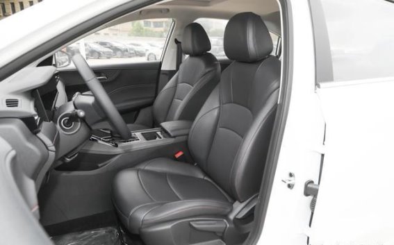 2026款荣威i5行政版上市，配置升级售价提升，紧凑级市场新选择