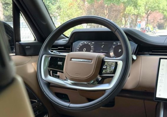 二手2025款路虎揽胜3.0T全面解析：豪华与性能兼备的陆地头等舱