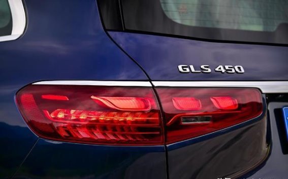 豪华与力量的极致融合——试驾全新奔驰GLS 450 4MATIC