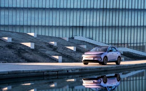 6.88万元起，极狐T1凭借精致内饰与智能配置，成家庭用车优选