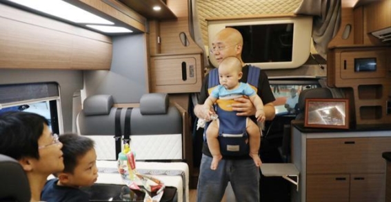 房车生活新风潮：银发族引领“移动家”热潮
