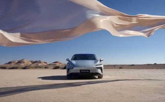 东风奕派eπ007：年轻一代的电动轿跑之选