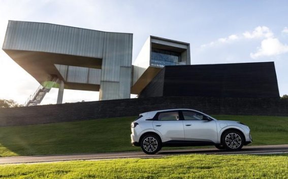 极狐T1 6.88万起，空间灵活性PK MG4