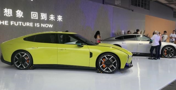 小鹏P7迎战小米SU7：何小鹏与雷军的正面较量