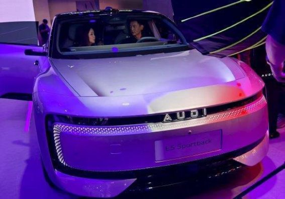 上汽奥迪E5 Sportback亮相成都车展，引发品牌争议与市场期待
