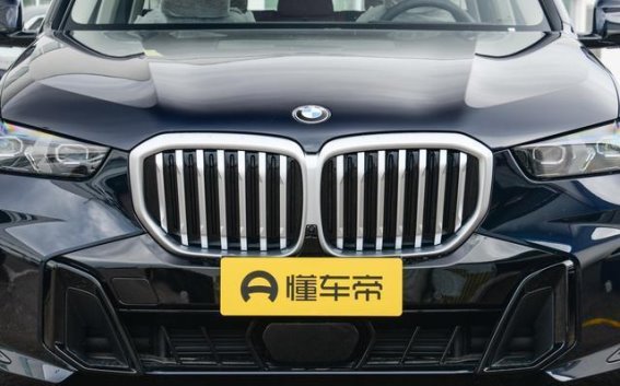 2025款宝马X5曜夜套装：细节优化与配置升级能否维持市场热度？