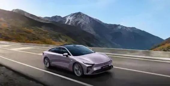 星纪元ES：引领未来豪华轿跑的新风潮