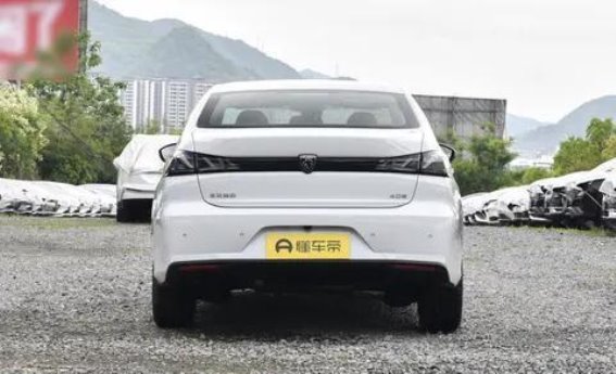 如何选择十万级家轿？标致408与凡尔赛的深度对比