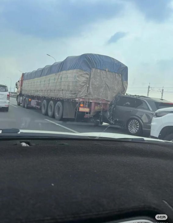 乐道L90高速追尾事故：新能源汽车安全设计面临严峻考验