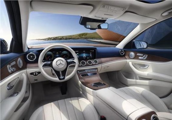 奔驰长轴距E级轿车：从经典到未来的优雅进阶